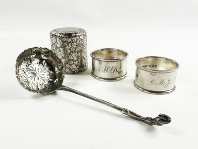 Lot 414 - 3x Silver Items.