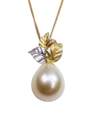 Lot 344 - Pearl Pendant with Diamond.