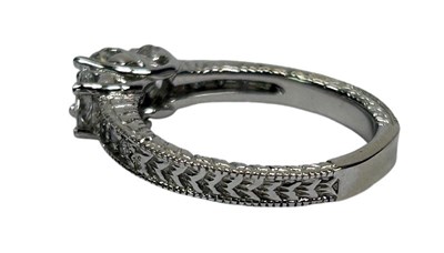 Lot 20 - Three Stone Diamond Ring.