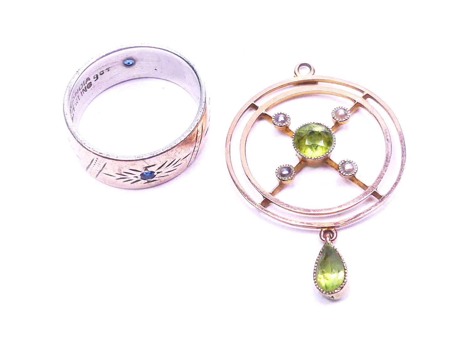 Lot 68 - 9ct Band & Peridot Pendant.