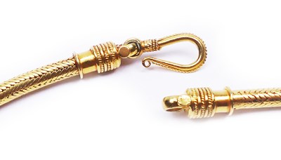 Lot 50 - Round Serpent Link Necklet.