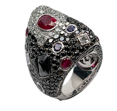 Lot 48 - An Elaborate Ruby Diamond Ring.
