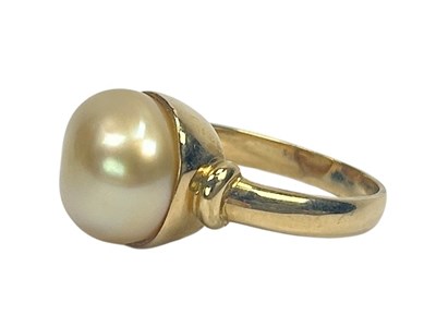 Lot 76 - Light Golden Pearl Ring.