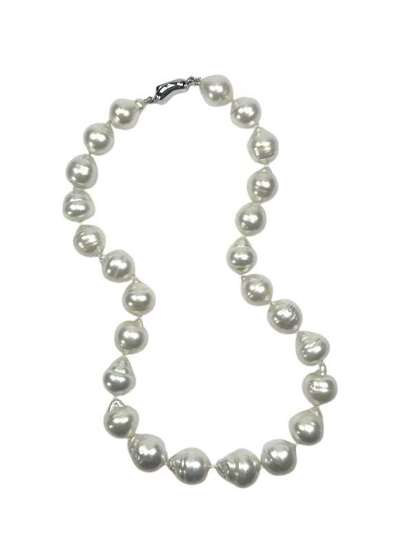 Lot 77 - South Sea Cultured Pearl Strand.