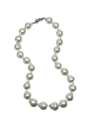 Lot 77 - South Sea Cultured Pearl Strand.