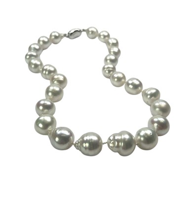 Lot 77 - South Sea Cultured Pearl Strand.