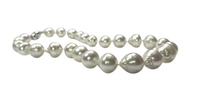 Lot 77 - South Sea Cultured Pearl Strand.
