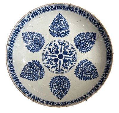 Lot 186 - A Large Blue & White Charger.