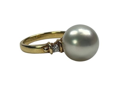 Lot 45 - Quality South Sea Pearl Ring.