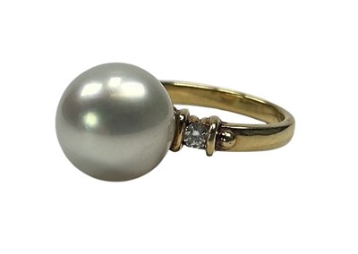 Lot 45 - Quality South Sea Pearl Ring.