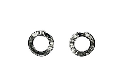 Lot 44 - Circular Designed Earring.