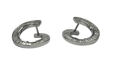 Lot 44 - Circular Designed Earring.