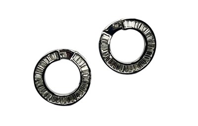 Lot 44 - Circular Designed Earring.