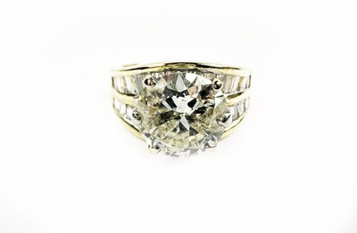 Lot 355 - A 4.00CT Round Brilliant Diamond.