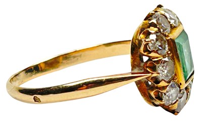 Lot 10 - Vintage Emerald Diamond Cluster Ring.