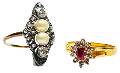 Lot 11 - A Cluster Ring and Diamond Pearl Ring.