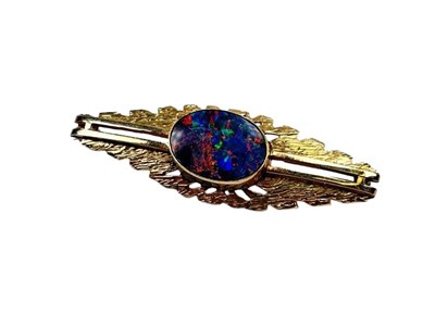 Lot 15 - Oval Opal Brooch.