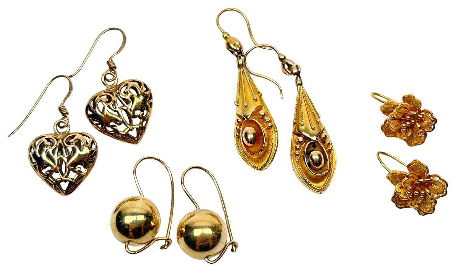 Lot 38 - A Smattering of Earrings.