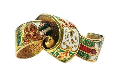 Lot 41 - 17.9ct yellow gold brooch with enamel.