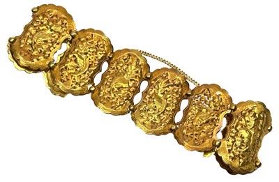 Lot 24 - A 22ct Yellow Gold Bracelet.