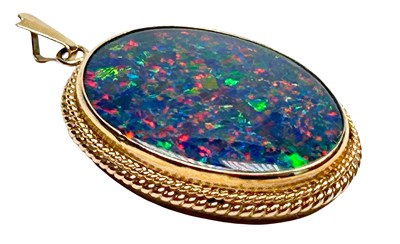 Lot 230 - Oval Opal Pendent.