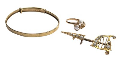 Lot 95 - A Trio of Gold Items.