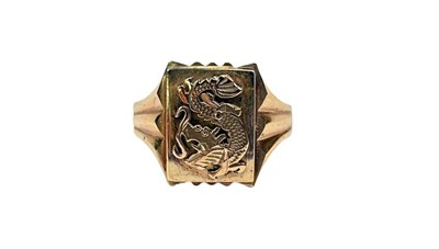 Lot 31 - Gents Dragon Signet Ring.