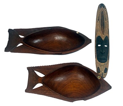 Lot 126 - Papua New Guinea Mask and 2 Fish Themed Bowls.