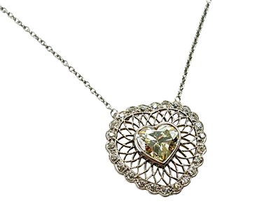 Lot 265 - Diamond Pendant.
