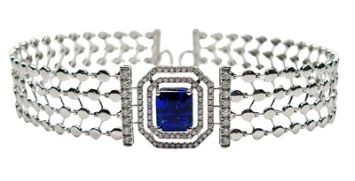 Lot 183 - White Gold Choker.