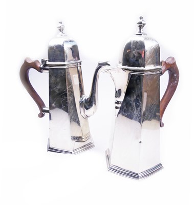 Lot 321 - A Matching Tea and Coffee Pot Set.