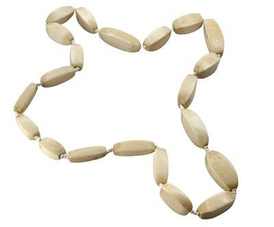 Lot 309 - Ivory Necklace.