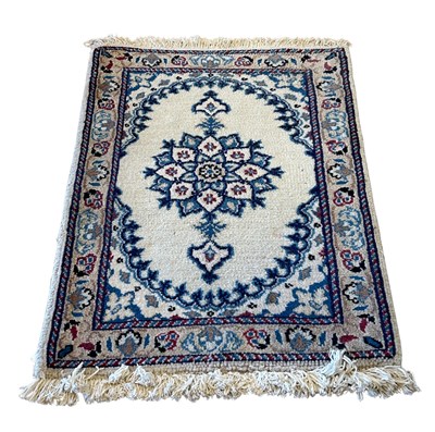 Lot 139 - Small Wool Rug.