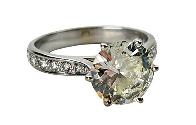 Lot 329 - Large Diamond Set Ring.