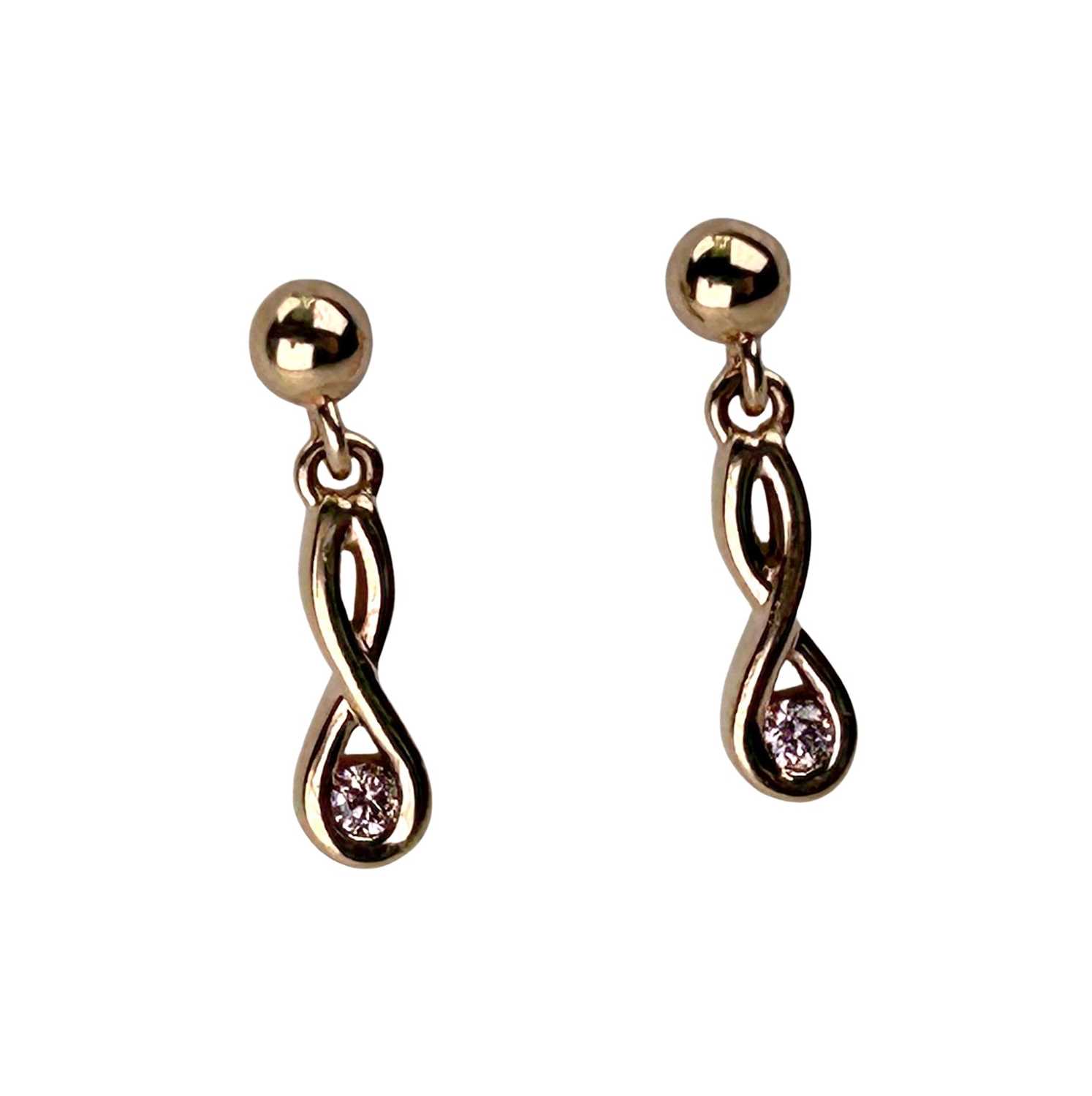 Lot 284 - Drop Earrings.