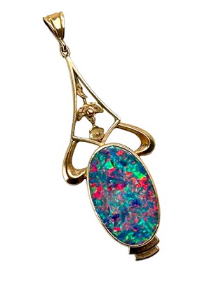 Lot 284 - 9ct Doublet Opal Pendant.