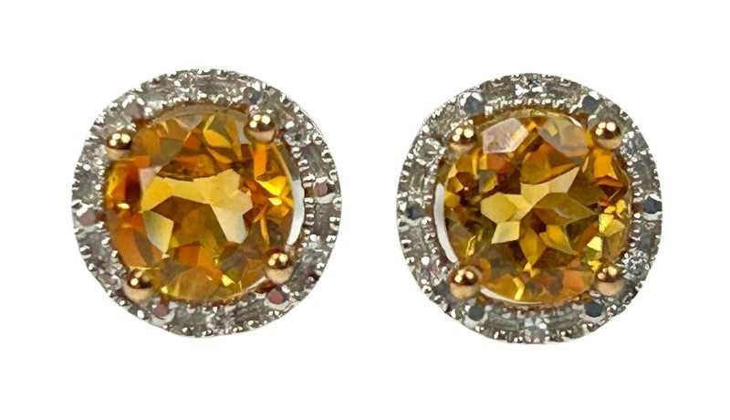 Lot 182 - Stud Earrings.