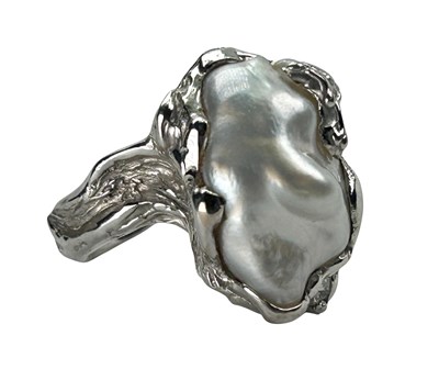 Lot 324 - Linneys Pearl and Diamond Ring.