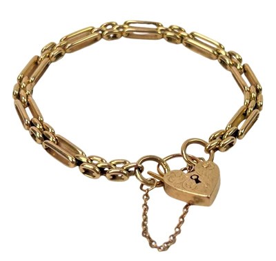 Lot 254 - 9ct Gate Link Bracelet.