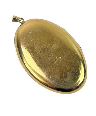 Lot 212 - Large Oval Locket.