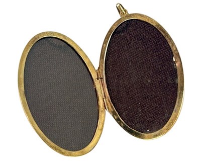 Lot 212 - Large Oval Locket.