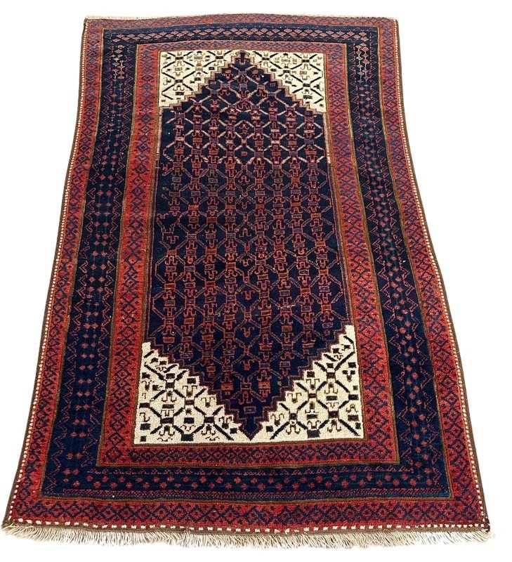 Lot 128 - Hand Knotted Wool Rug.