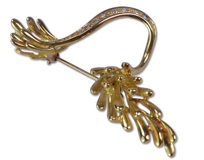 Lot 196 - Pearl Strand and Brooch.