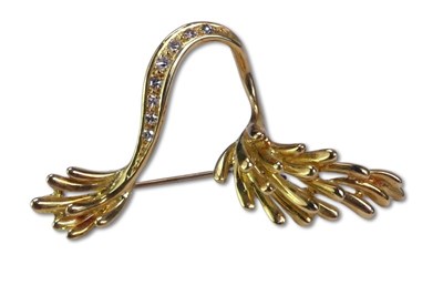 Lot 196 - Pearl Strand and Brooch.