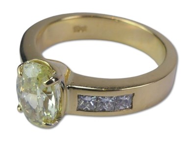 Lot 238 - Fancy Yellow Diamond Ring.