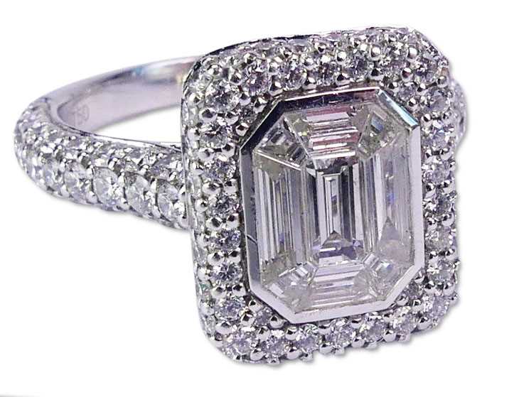 Lot 264 - Composite Cut Diamond Ring.