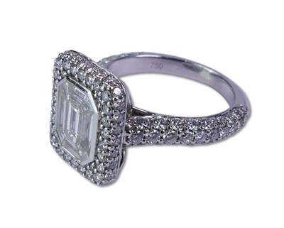 Lot 264 - Composite Cut Diamond Ring.
