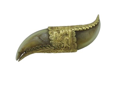Lot 2 - Twin Claw Brooch.