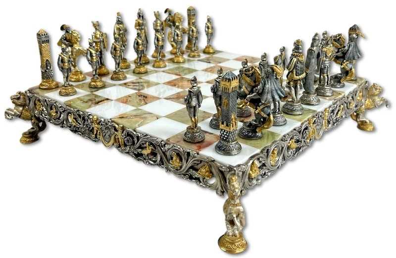 Lot 182 - A Giuseppe Vasari Chess Set.