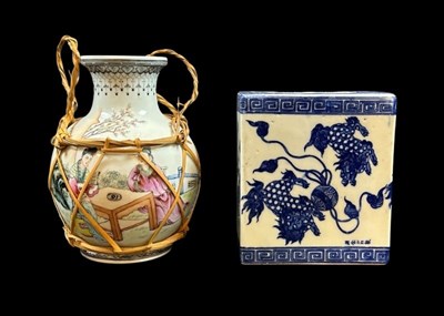 Lot 223 - Chinese porcelain wares, 2pcs.